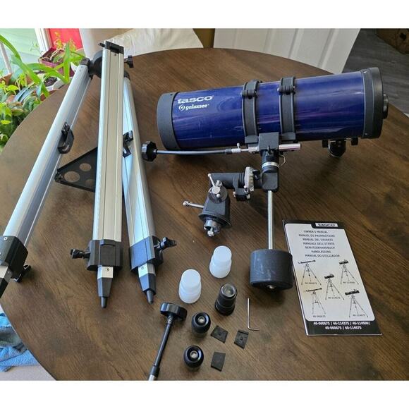 Tasco Galaxsee 40-114675 Telescope With Tripod & Accessories - Picture 1 of 16